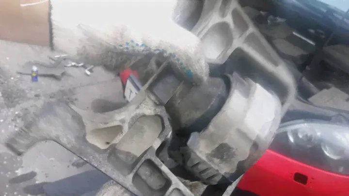 Правая опора двигателя Mazda 3 bk 1.6